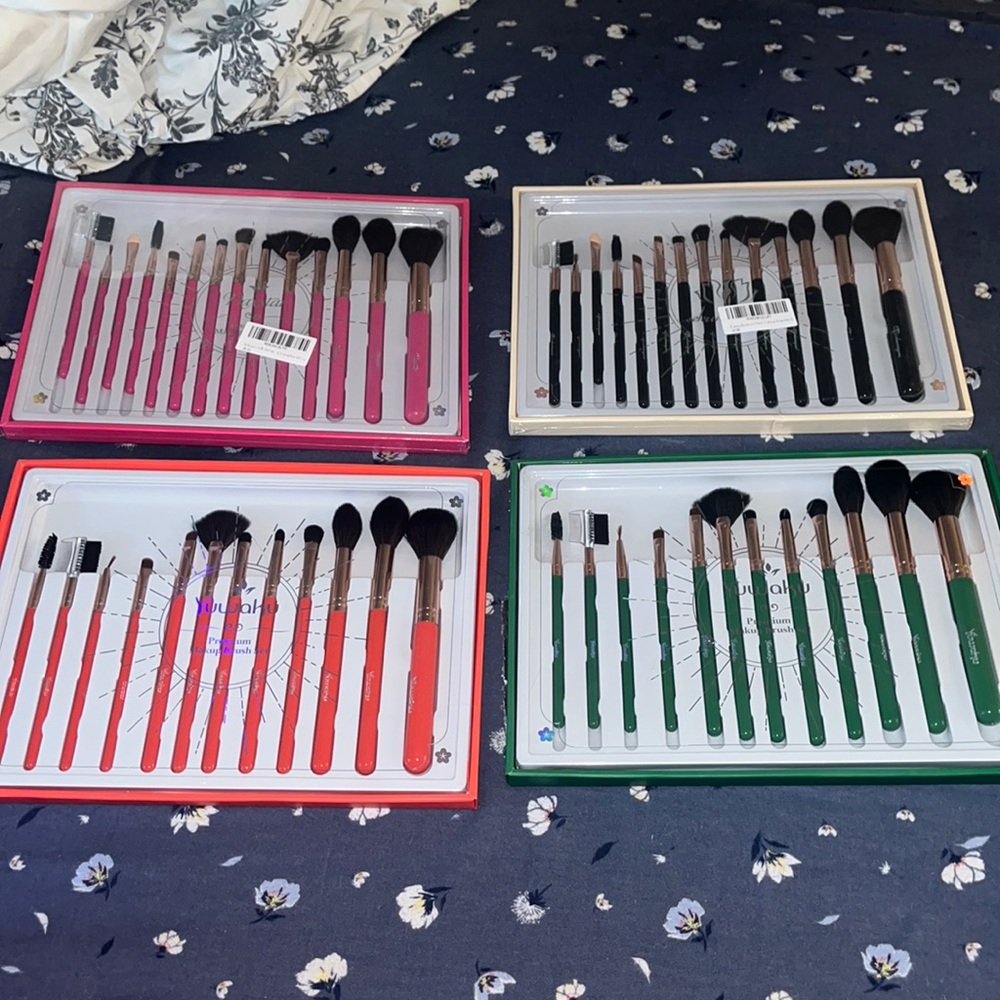 Bundle 4 packs of brushes